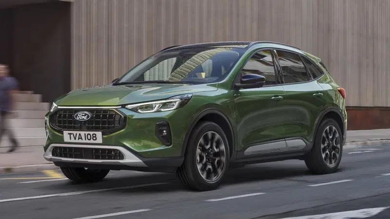 Ford Kuga: restyling 2024 pronto, ecco gli interni spettacolari