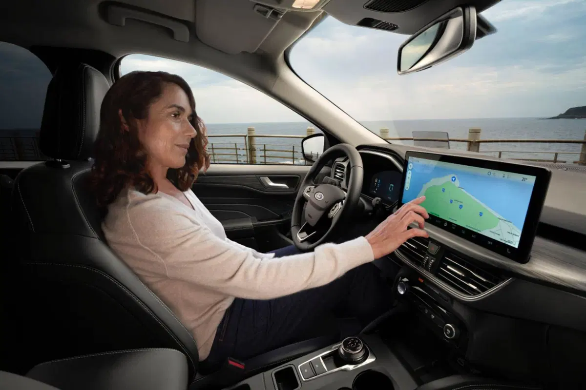 Ford Kuga: restyling 2024 pronto, ecco gli interni spettacolari (2)
