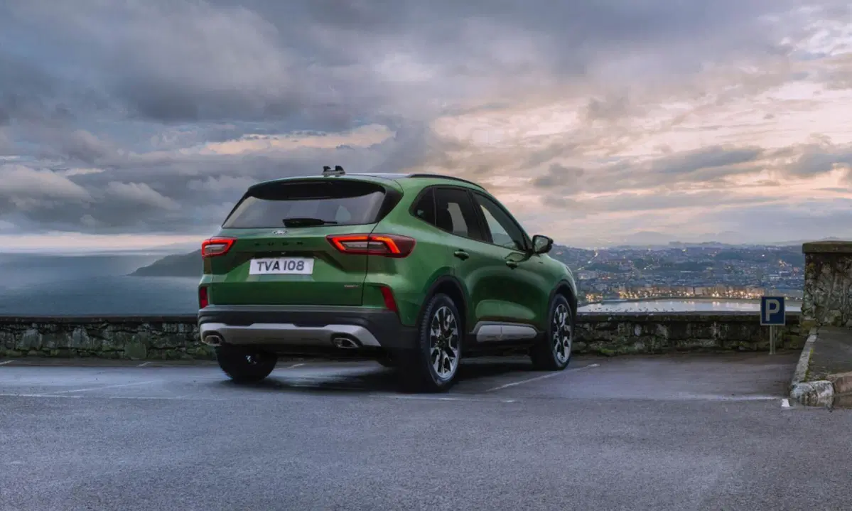 Ford Kuga: restyling 2024 pronto, ecco gli interni spettacolari (3)