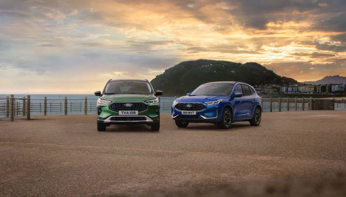 Ford Kuga: restyling 2024 pronto, ecco gli interni spettacolari (4)