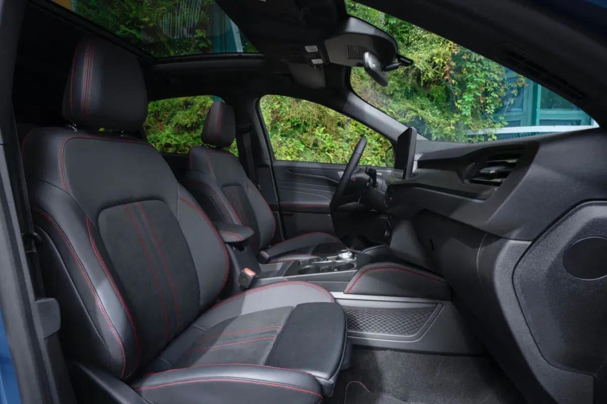 Ford Kuga: restyling 2024 pronto, ecco gli interni spettacolari (5)