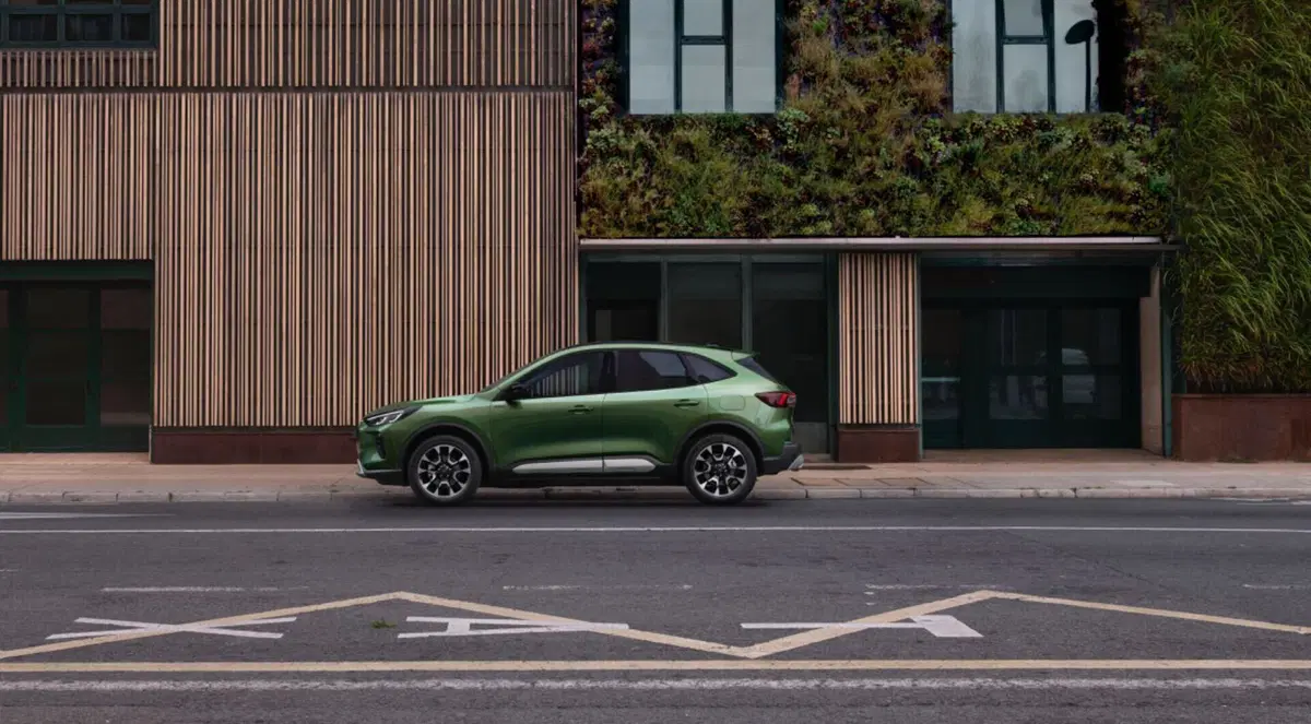 Ford Kuga: restyling 2024 pronto, ecco gli interni spettacolari (9)