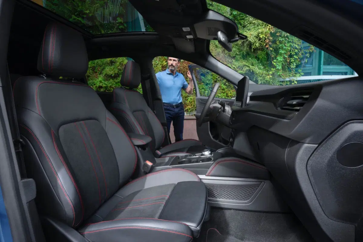 Ford Kuga: restyling 2024 pronto, ecco gli interni spettacolari (10)