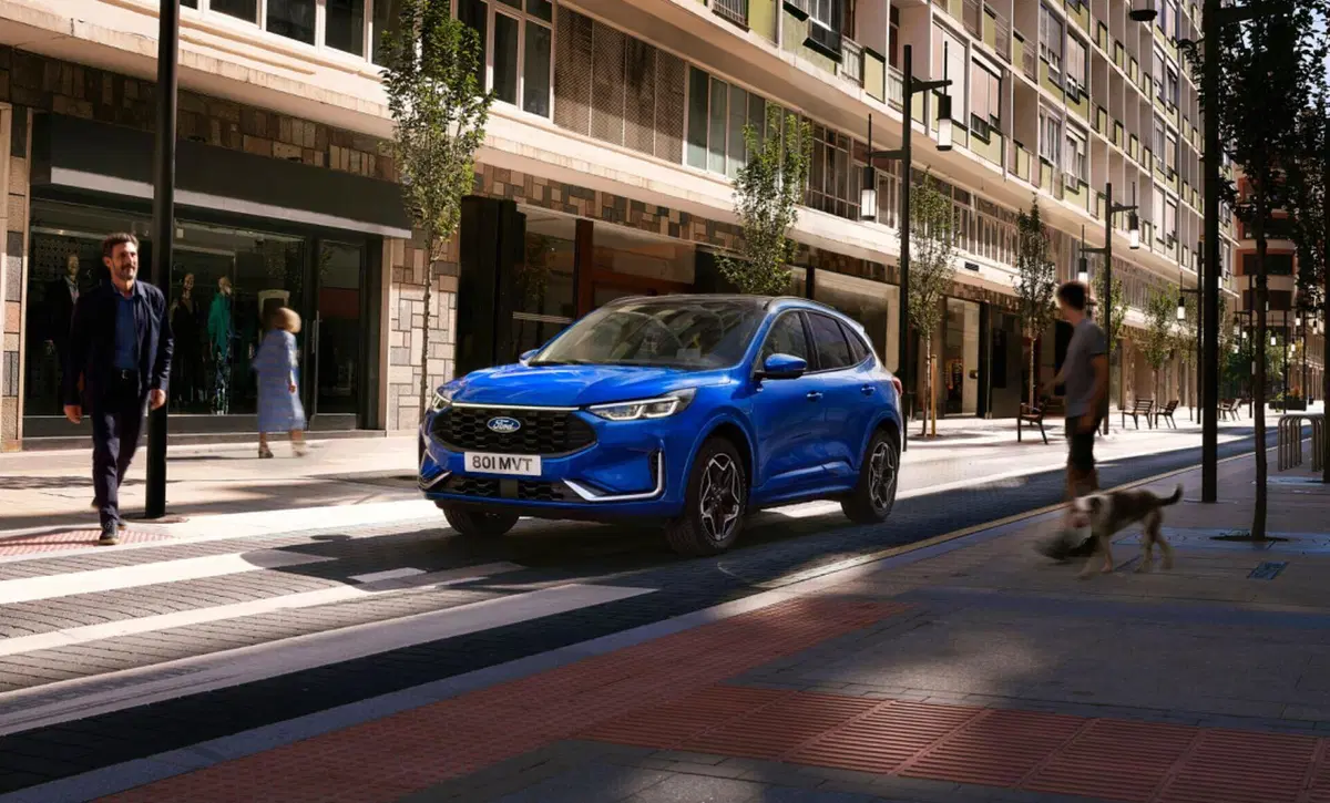 Ford Kuga: restyling 2024 pronto, ecco gli interni spettacolari (11)