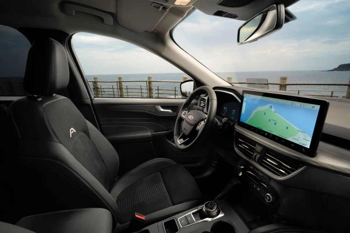 Ford Kuga: restyling 2024 pronto, ecco gli interni spettacolari (12)