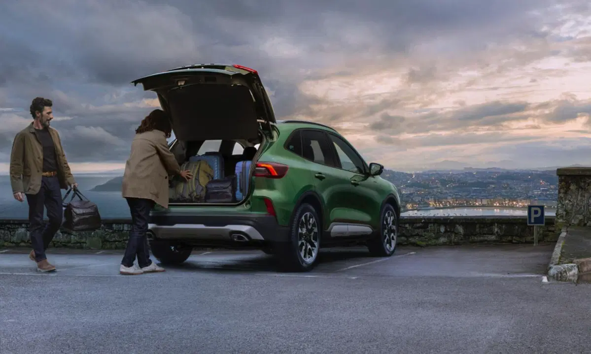 Ford Kuga: restyling 2024 pronto, ecco gli interni spettacolari (14)