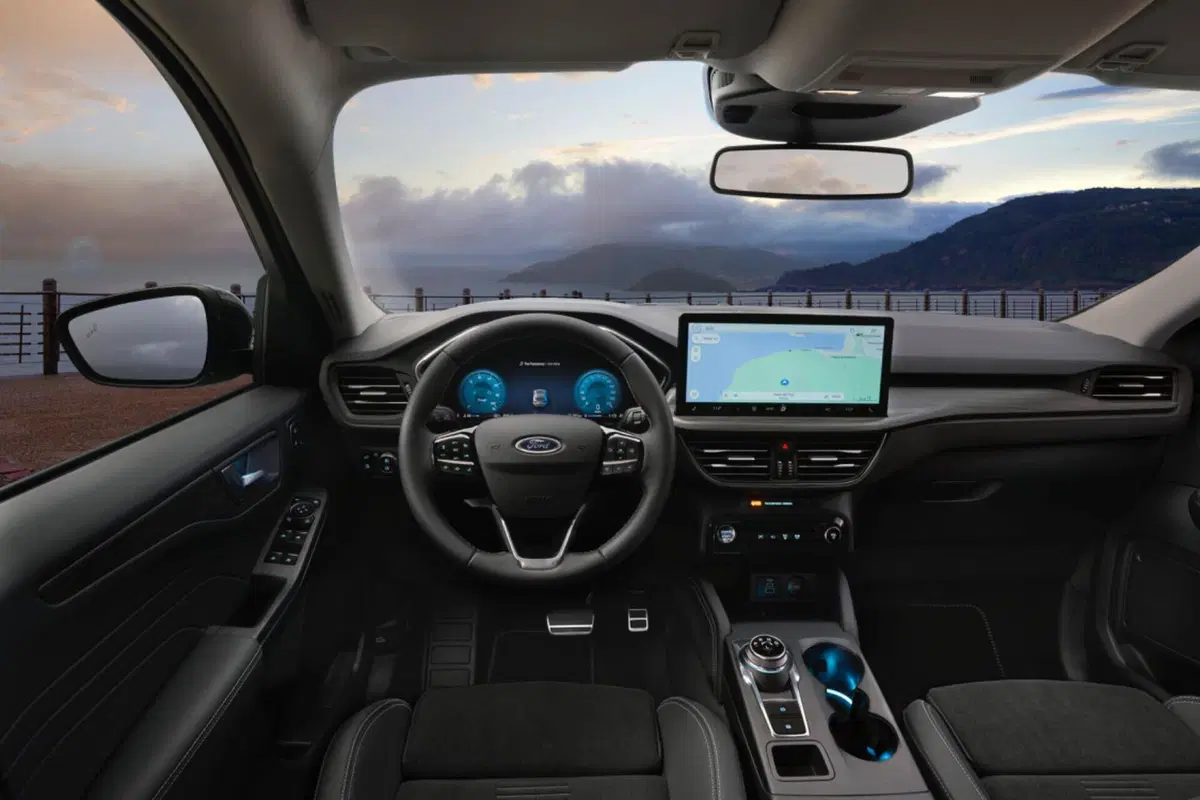 Ford Kuga: restyling 2024 pronto, ecco gli interni spettacolari (15)