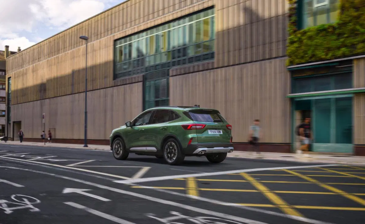 Ford Kuga: restyling 2024 pronto, ecco gli interni spettacolari (16)