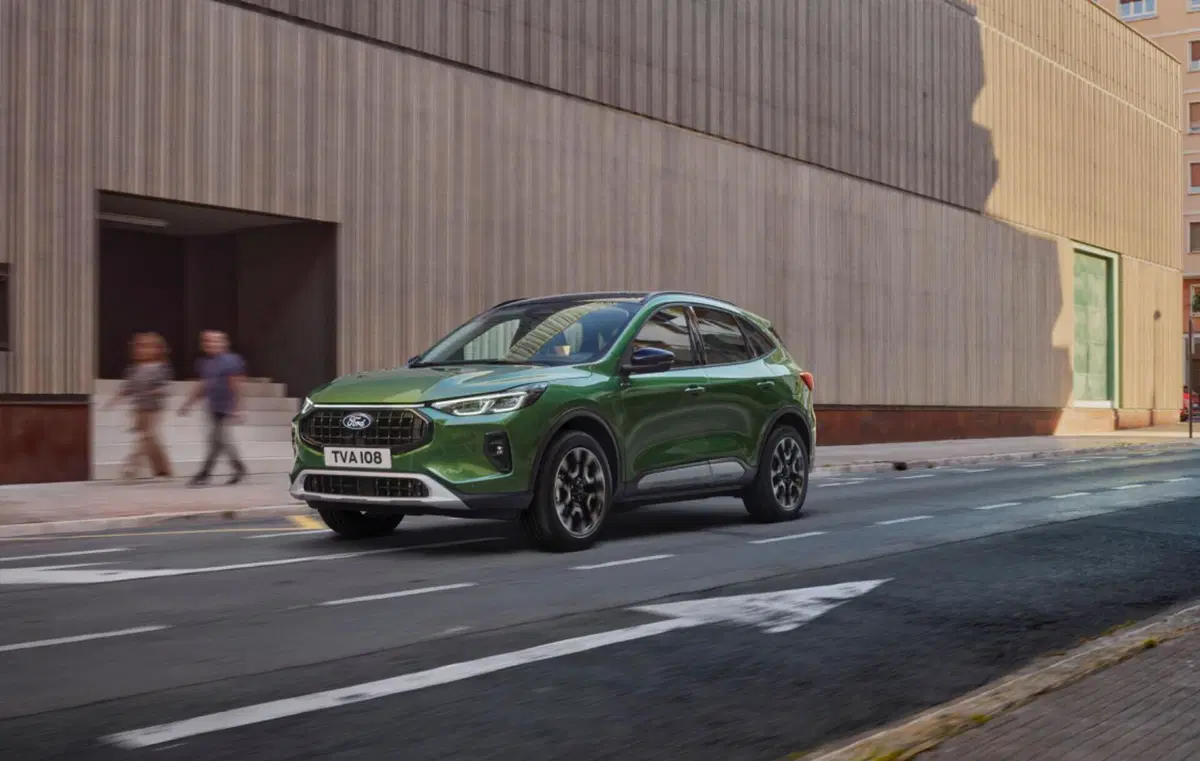 Ford Kuga: restyling 2024 pronto, ecco gli interni spettacolari (18)