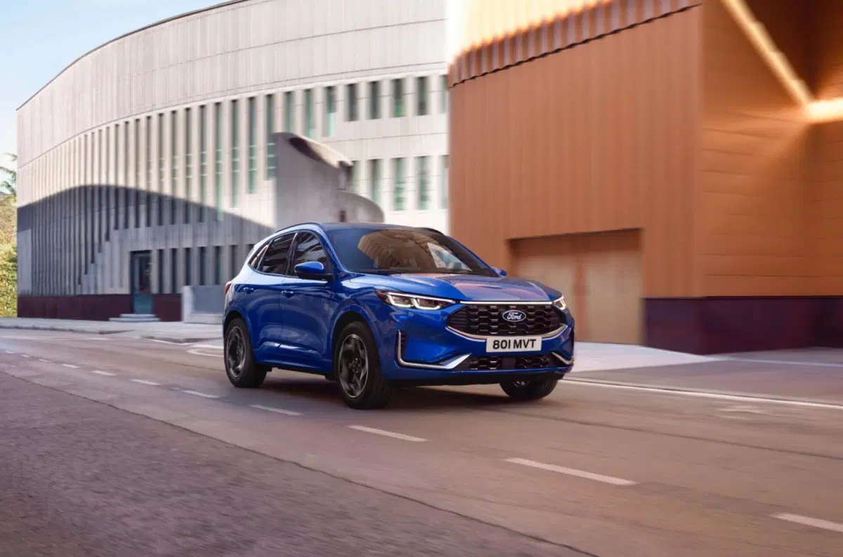 Ford Kuga: restyling 2024 pronto, ecco gli interni spettacolari (19)