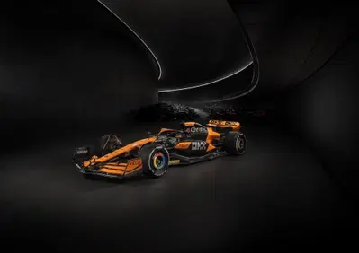 F1. McLaren a sorpresa: ecco la nuova livrea MCL38 a confronto con il passato 