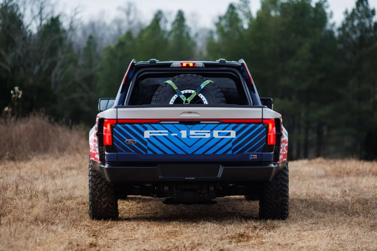 Ford F-150 Lightning Switchgear: la risposta di Detroit al Cybertruck (2)