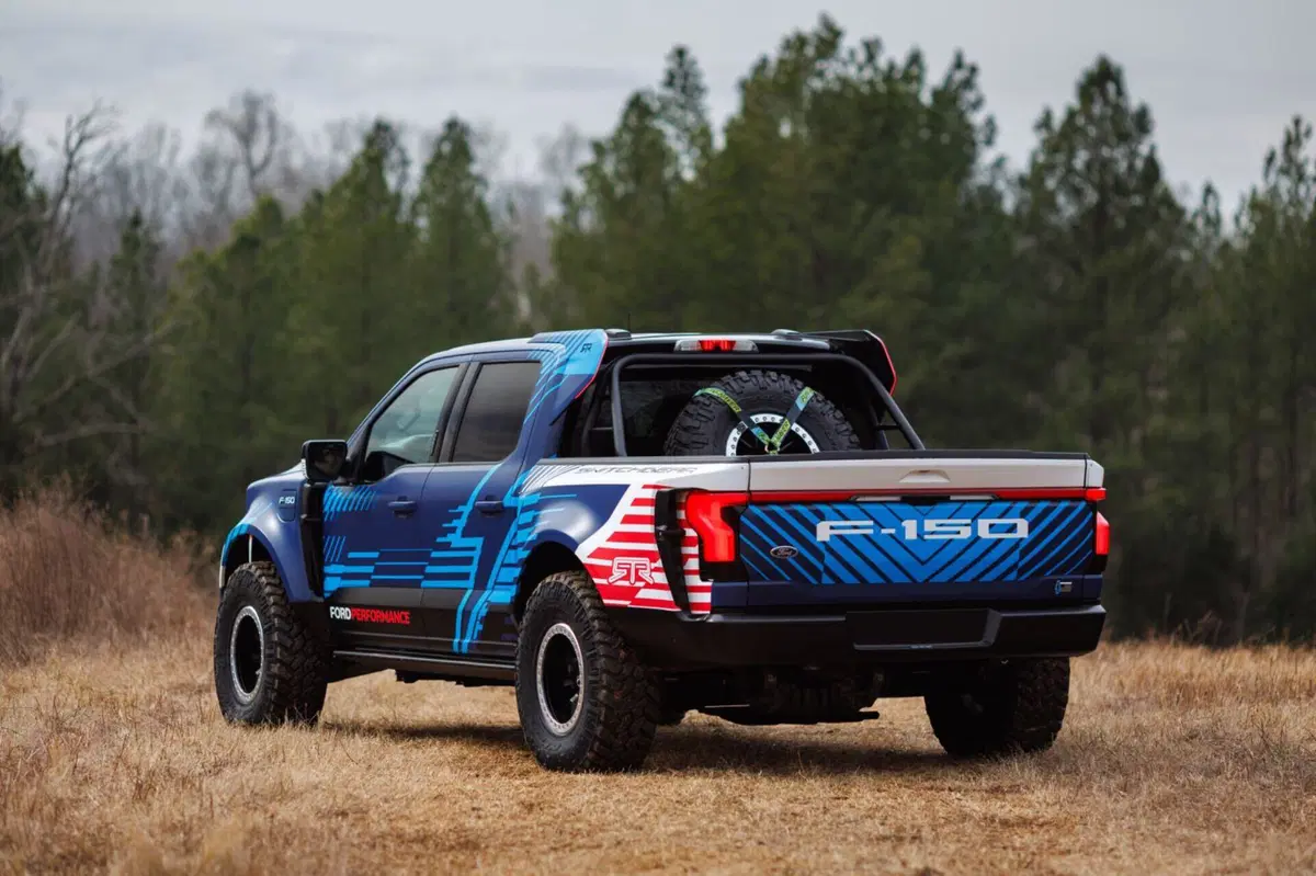 Ford F-150 Lightning Switchgear: la risposta di Detroit al Cybertruck (3)