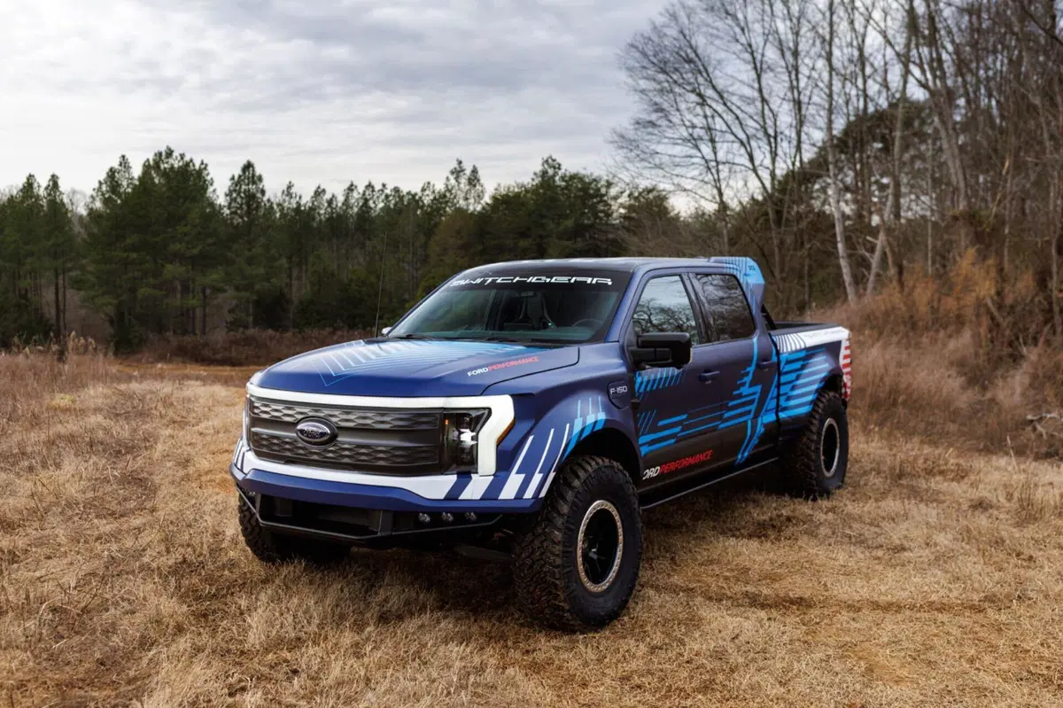 Ford F-150 Lightning Switchgear: la risposta di Detroit al Cybertruck (9)