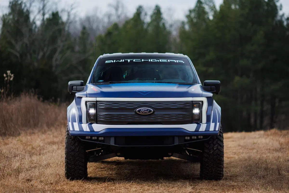 Ford F-150 Lightning Switchgear: la risposta di Detroit al Cybertruck (10)