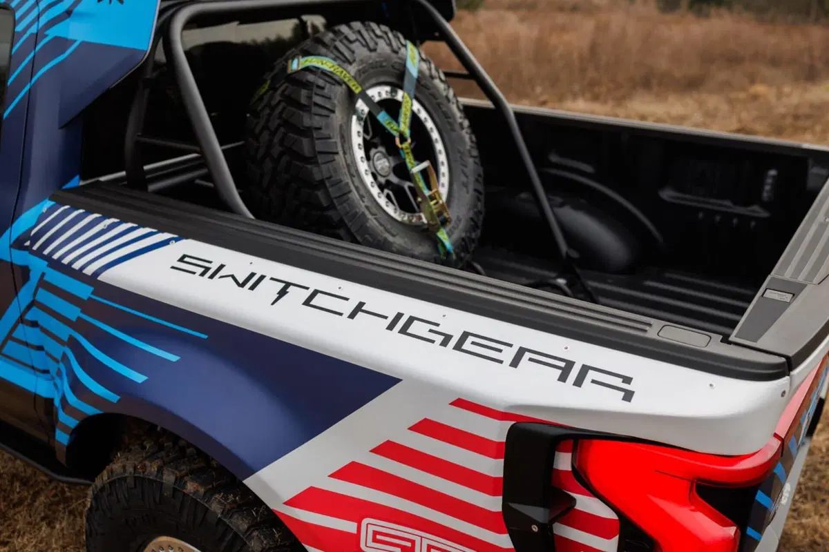 Ford F-150 Lightning Switchgear: la risposta di Detroit al Cybertruck (11)
