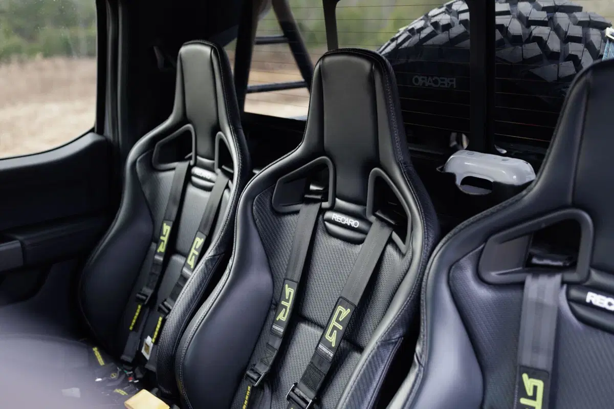 Ford F-150 Lightning Switchgear: la risposta di Detroit al Cybertruck (12)