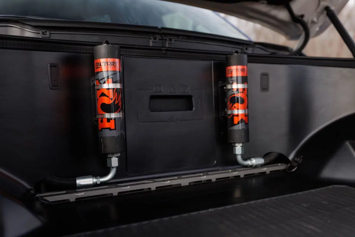 Ford F-150 Lightning Switchgear: la risposta di Detroit al Cybertruck (13)