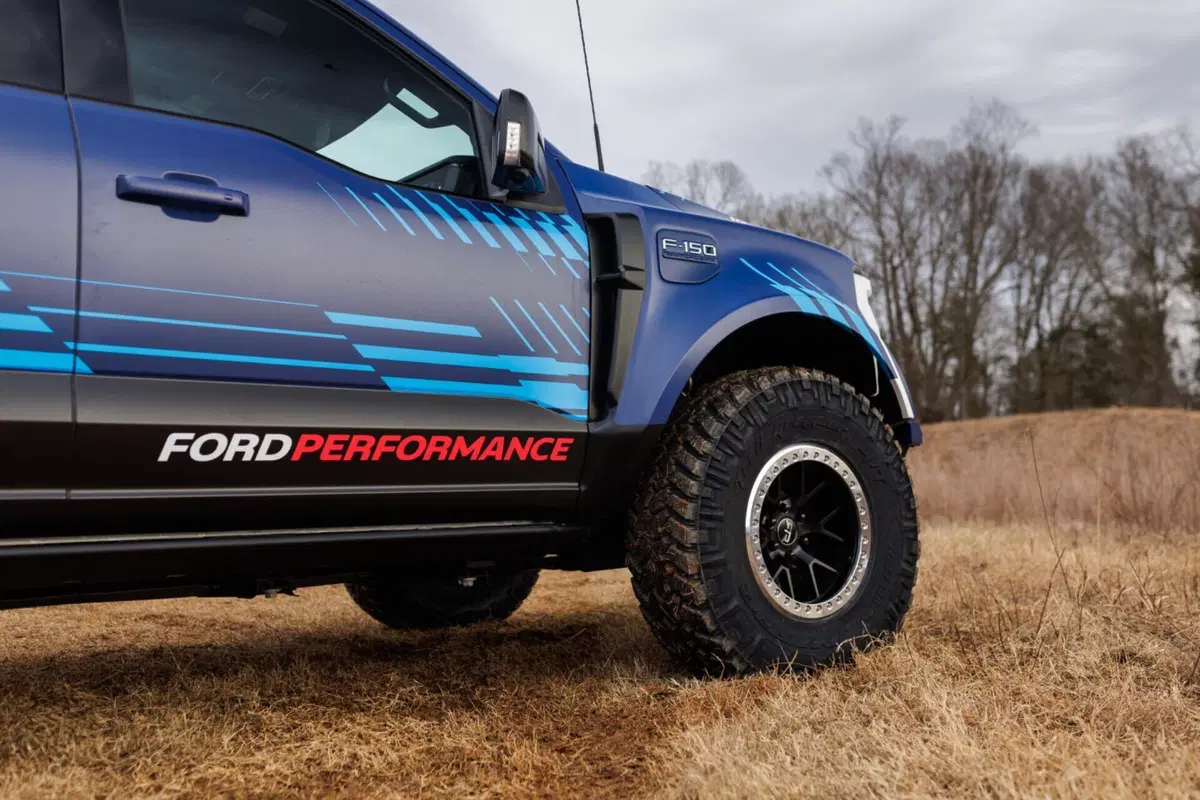 Ford F-150 Lightning Switchgear: la risposta di Detroit al Cybertruck (16)