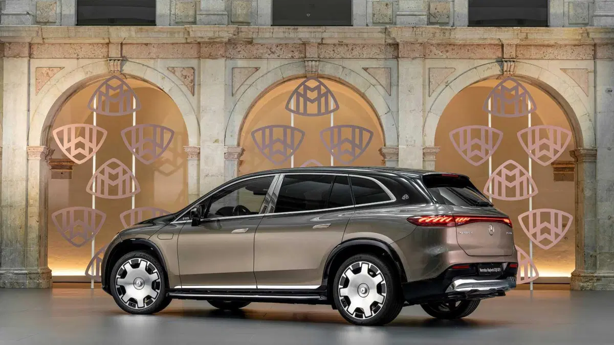 Mercedes-Benz EQS SUV Maybach 680 First Class (3)