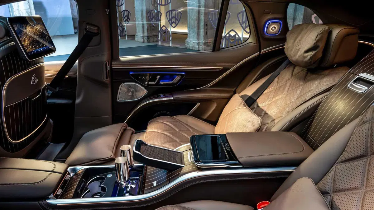 Mercedes-Benz EQS SUV Maybach 680 First Class (6)