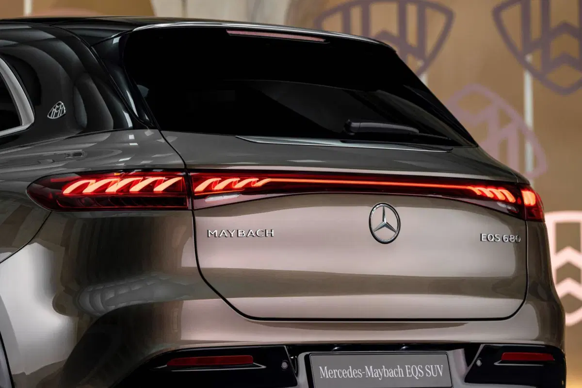 Mercedes Maybach EQS Suv, il lusso faraonico parte da 217.639 euro (6)