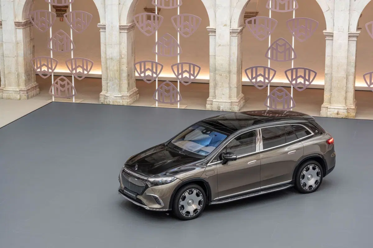 Mercedes Maybach EQS Suv, il lusso faraonico parte da 217.639 euro (3)