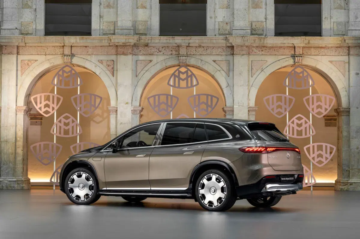 Mercedes Maybach EQS Suv, il lusso faraonico parte da 217.639 euro (5)