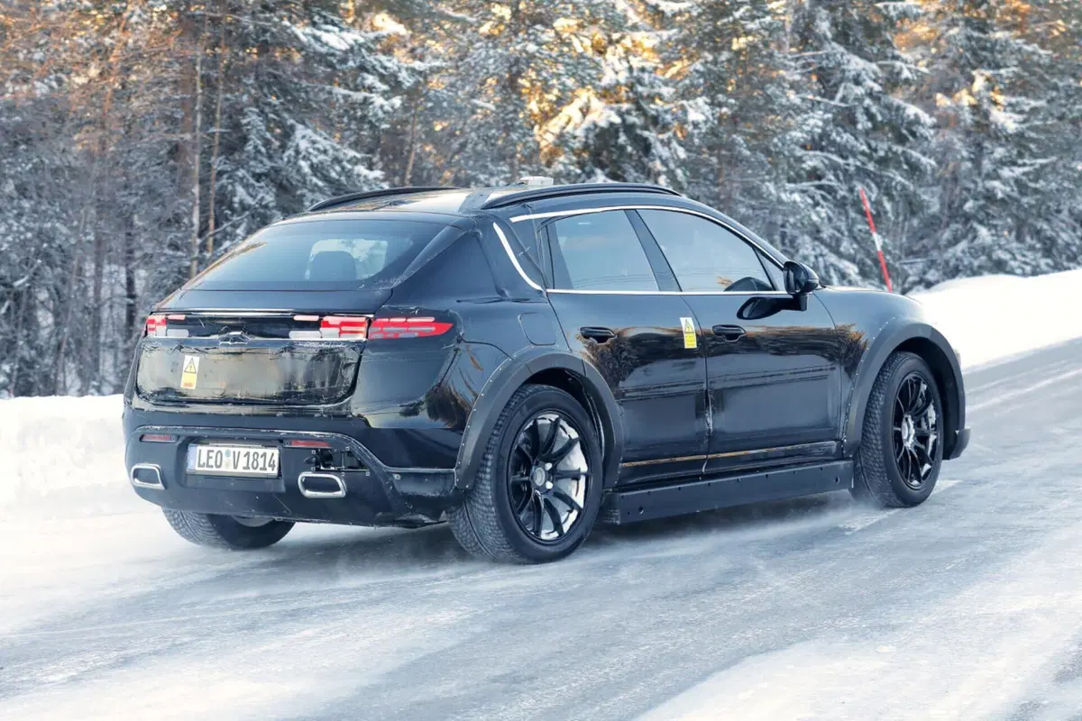 Porsche Cayenne, ecco il primo prototipo 100% elettrico [Foto Spia] (4)
