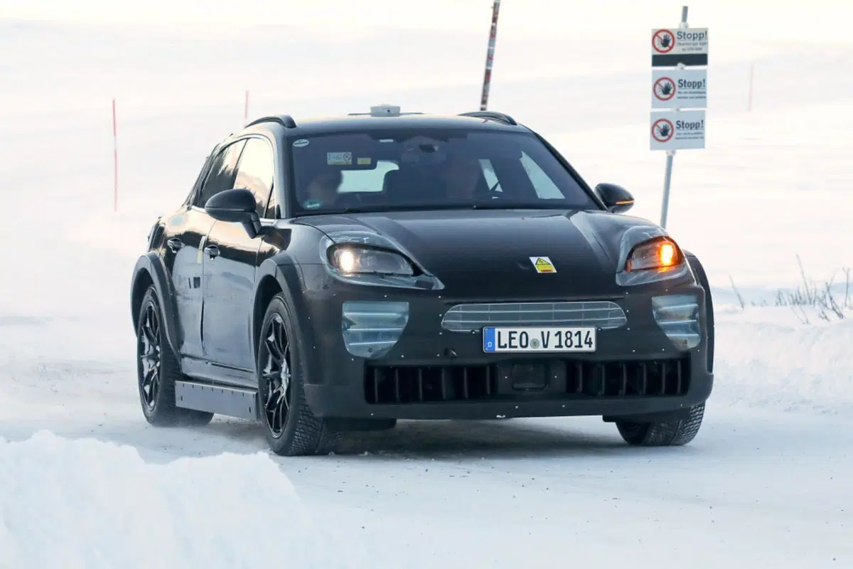 Porsche Cayenne, ecco il primo prototipo 100% elettrico [Foto Spia] (6)