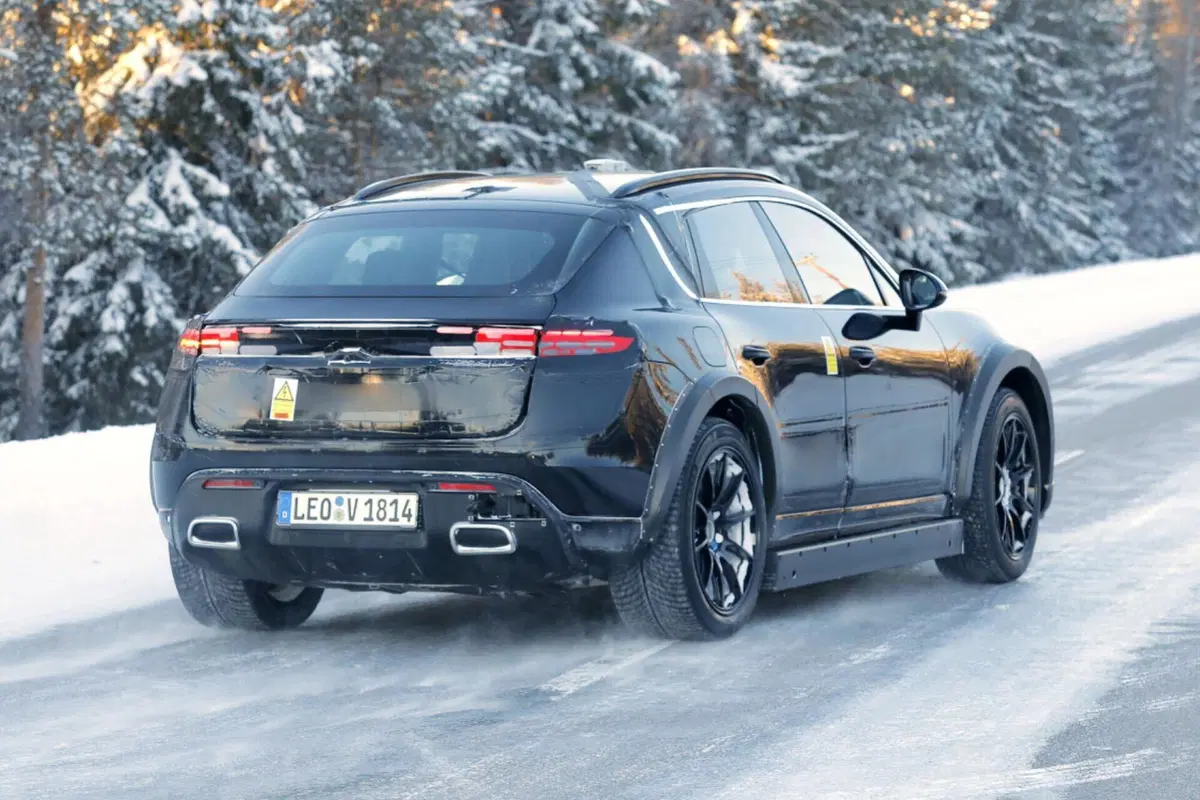 Porsche Cayenne, ecco il primo prototipo 100% elettrico [Foto Spia] (7)