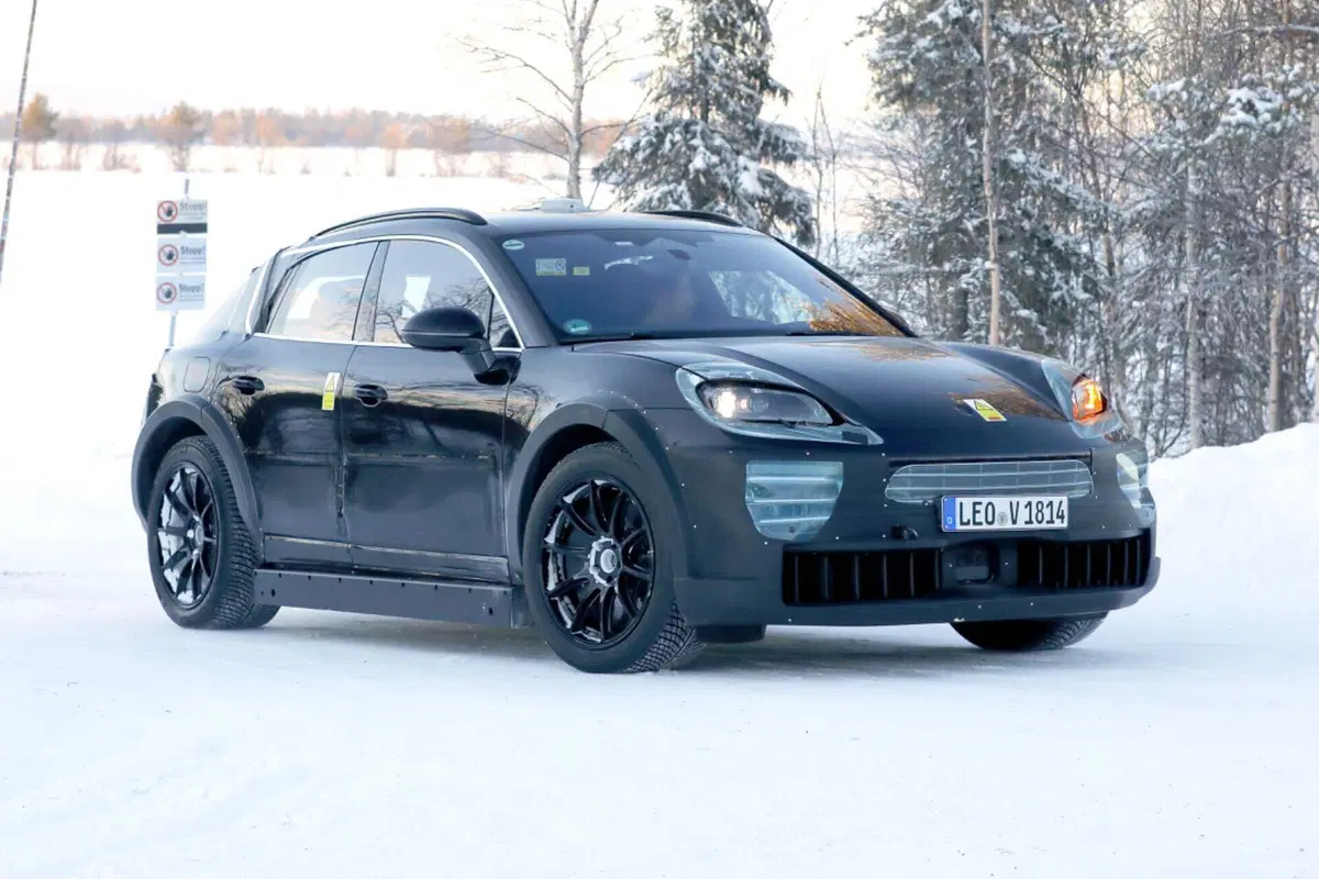 Porsche Cayenne, ecco il primo prototipo 100% elettrico [Foto Spia] (9)