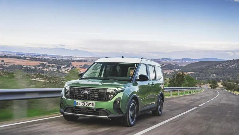Ford Tourneo Courier, il multispazio pi&ugrave; versatile tutto digitale