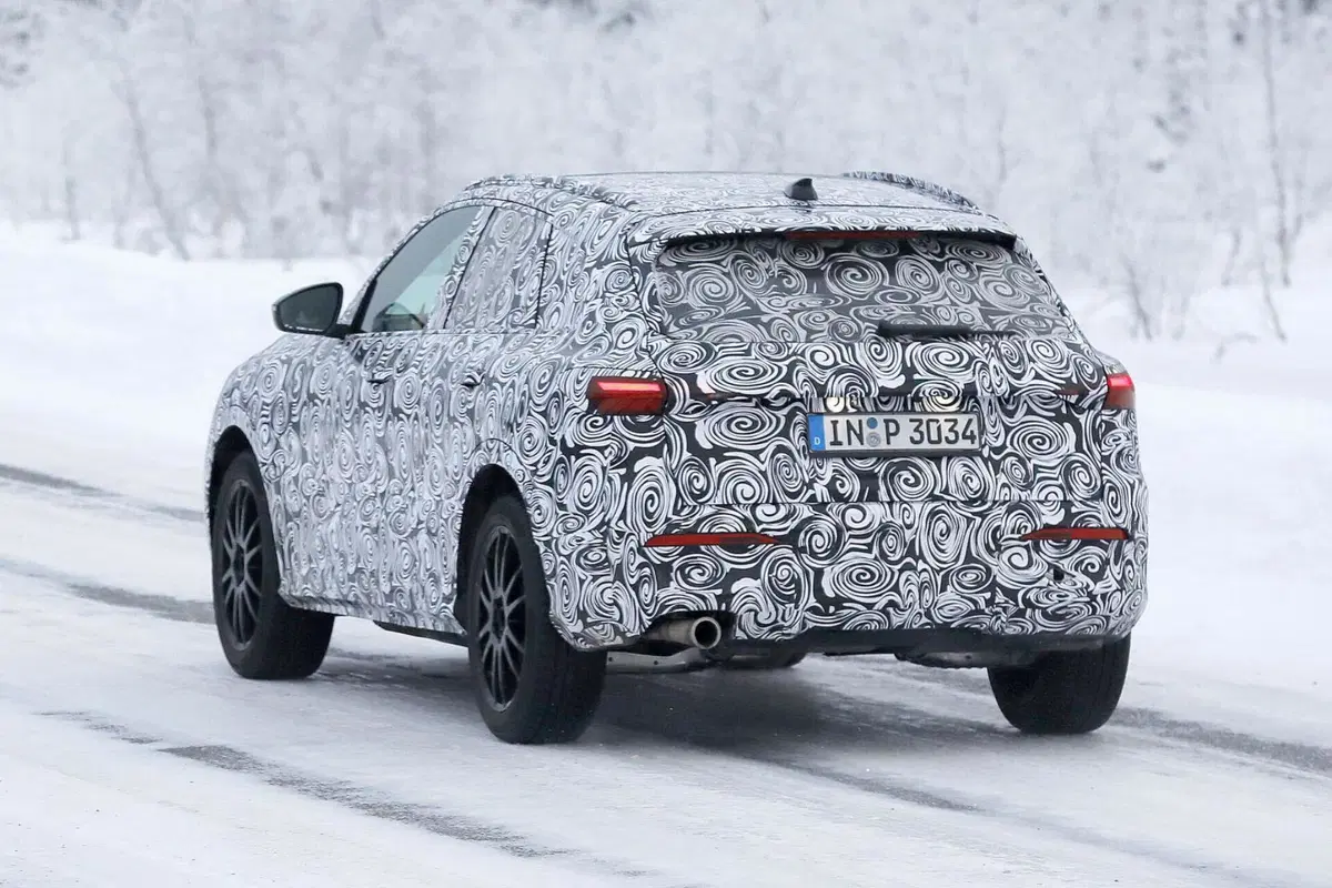 Audi Q5, la nuova generazione arriva nel 2025 [Foto Spia] (8)