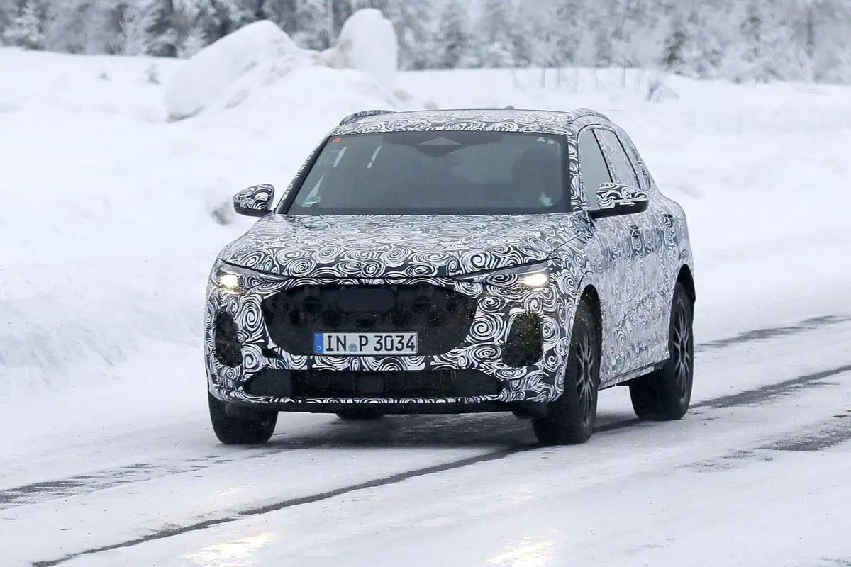 Audi Q5, la nuova generazione arriva nel 2025 [Foto Spia] (12)