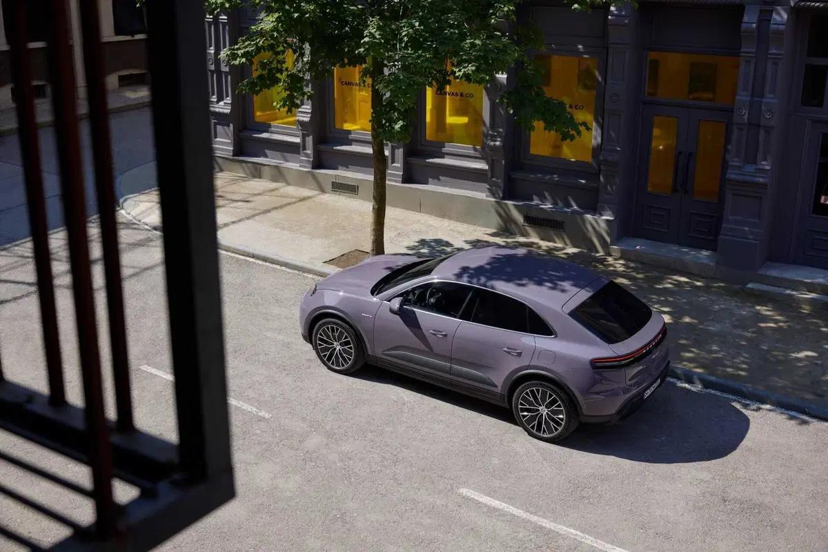 Porsche Macan Elettrica: ecco com'è fatta dal vivo, dotazioni, caratteristiche tecniche e prezzi (4)
