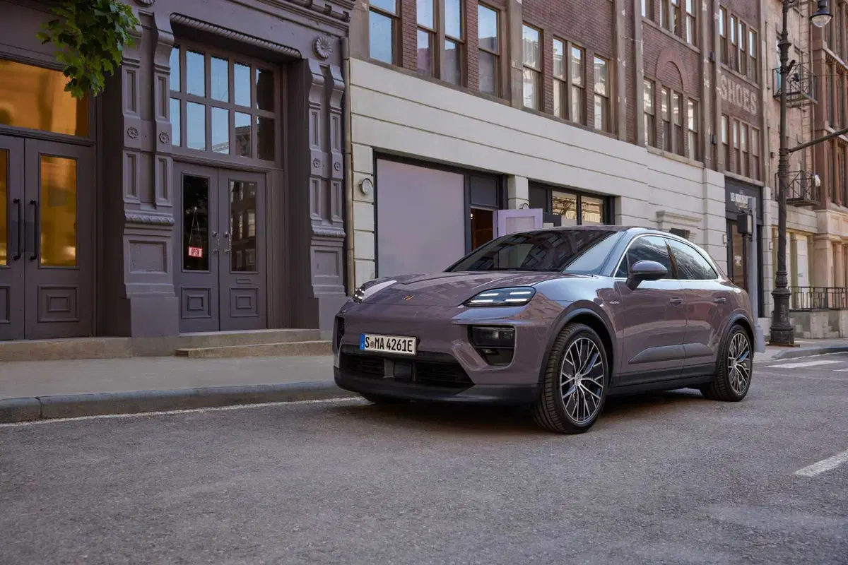 Porsche Macan Elettrica: ecco com'è fatta dal vivo, dotazioni, caratteristiche tecniche e prezzi (7)