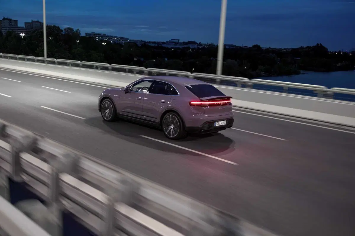 Porsche Macan Elettrica: ecco com'è fatta dal vivo, dotazioni, caratteristiche tecniche e prezzi (8)