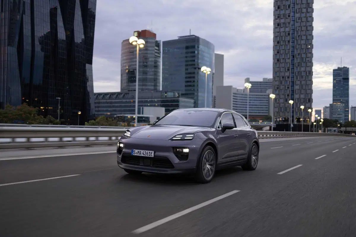 Porsche Macan Elettrica: ecco com'è fatta dal vivo, dotazioni, caratteristiche tecniche e prezzi (10)