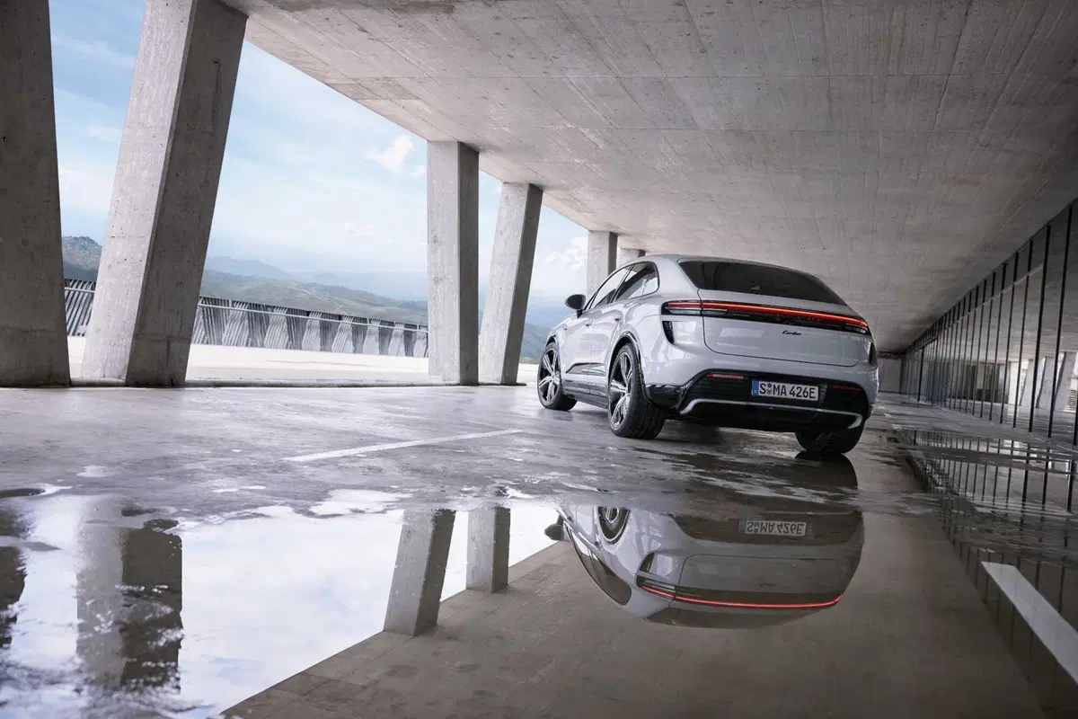 Porsche Macan Elettrica: ecco com'è fatta dal vivo, dotazioni, caratteristiche tecniche e prezzi (12)