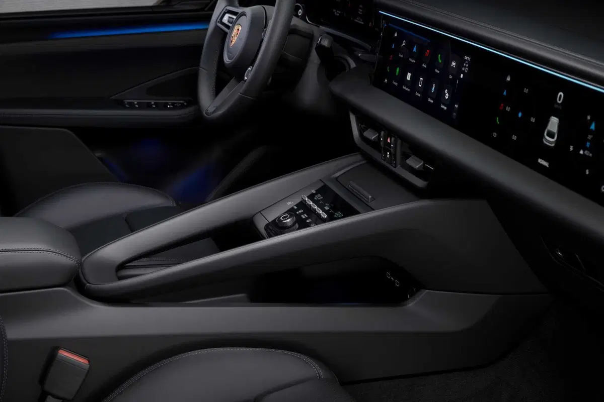 Porsche Macan Elettrica: ecco com'è fatta dal vivo, dotazioni, caratteristiche tecniche e prezzi