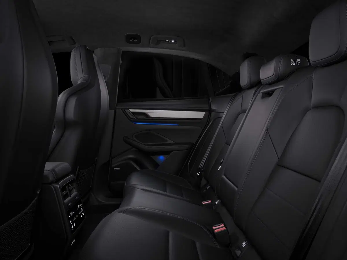 Porsche Macan Elettrica: ecco com'è fatta dal vivo, dotazioni, caratteristiche tecniche e prezzi (3)