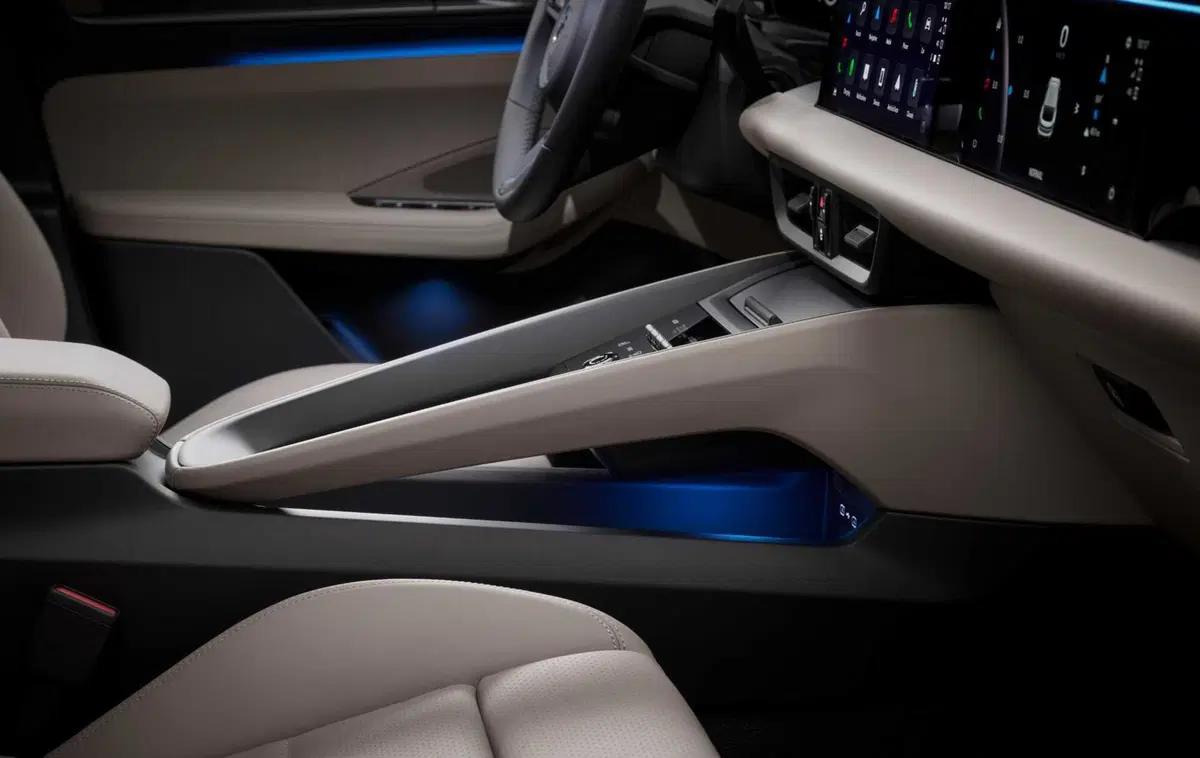 Porsche Macan Elettrica: ecco com'è fatta dal vivo, dotazioni, caratteristiche tecniche e prezzi (5)
