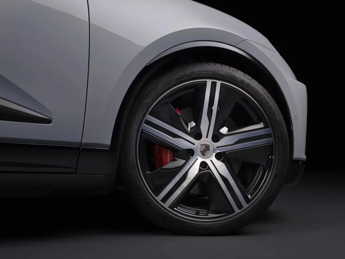Porsche Macan Elettrica: ecco com'è fatta dal vivo, dotazioni, caratteristiche tecniche e prezzi (10)