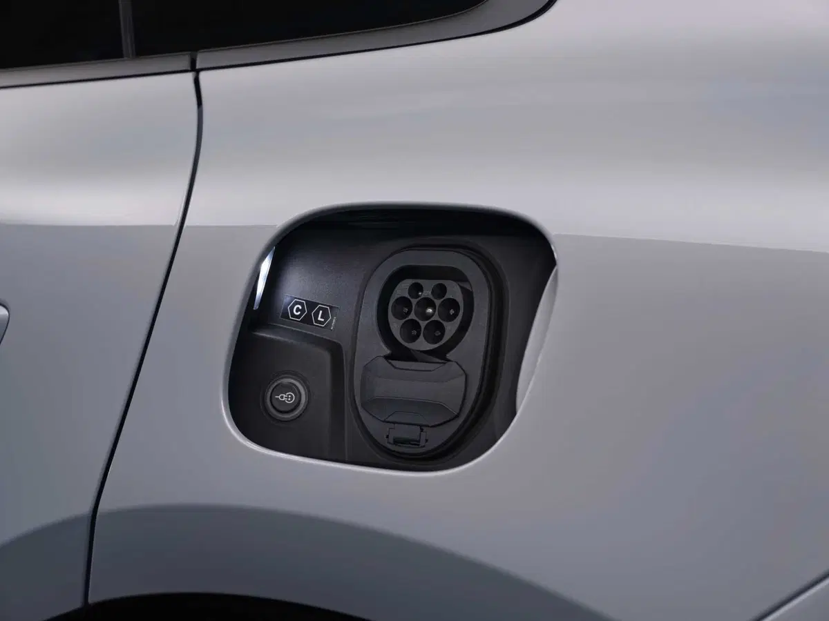 Porsche Macan Elettrica: ecco com'è fatta dal vivo, dotazioni, caratteristiche tecniche e prezzi (11)