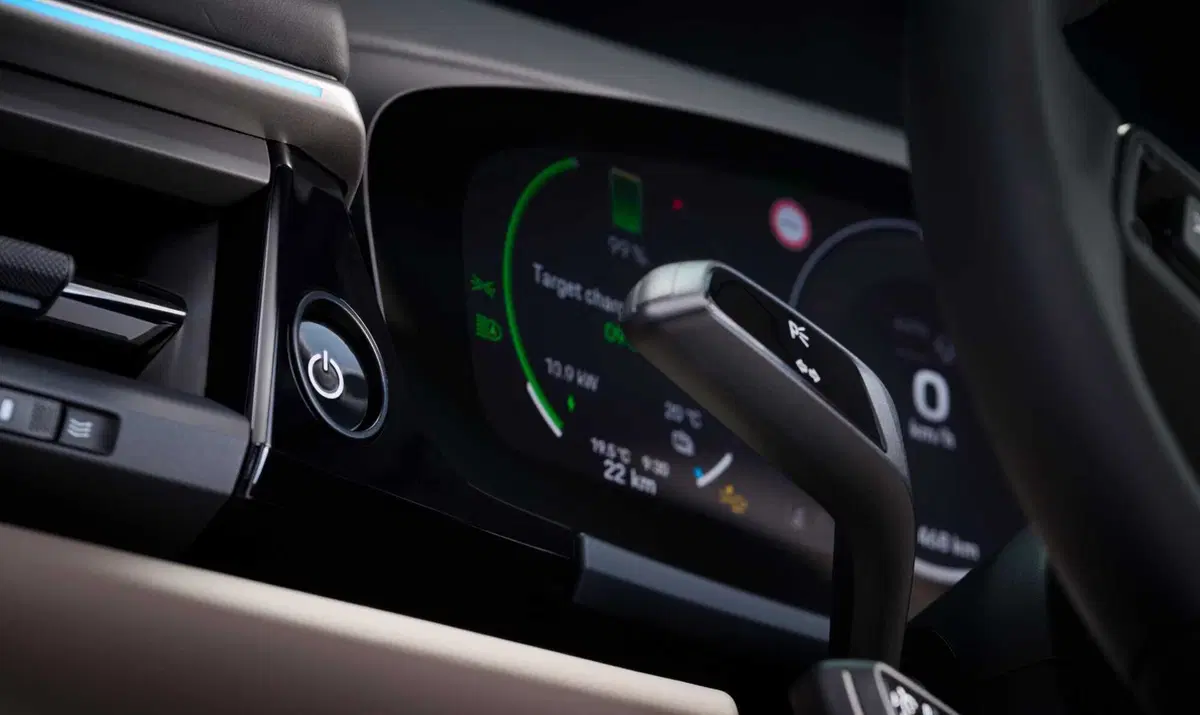 Porsche Macan Elettrica: ecco com'è fatta dal vivo, dotazioni, caratteristiche tecniche e prezzi (17)