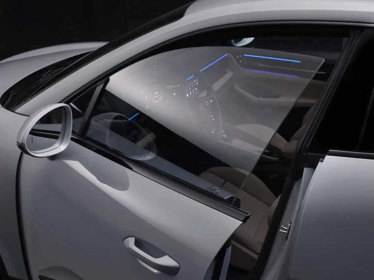 Porsche Macan Elettrica: ecco com'è fatta dal vivo, dotazioni, caratteristiche tecniche e prezzi (18)