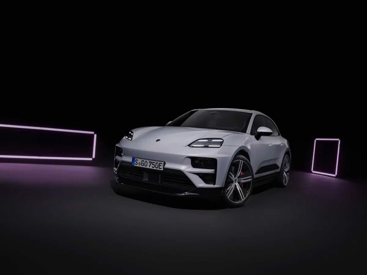 Porsche Macan Elettrica: ecco com'è fatta dal vivo, dotazioni, caratteristiche tecniche e prezzi (23)