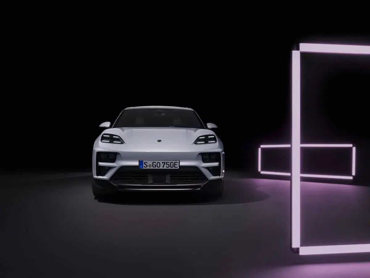 Porsche Macan Elettrica: ecco com'è fatta dal vivo, dotazioni, caratteristiche tecniche e prezzi (25)