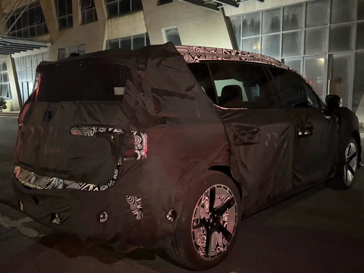 Smart #4, avvistato il prototipo della nuova elettrica [Foto Spia] (3)